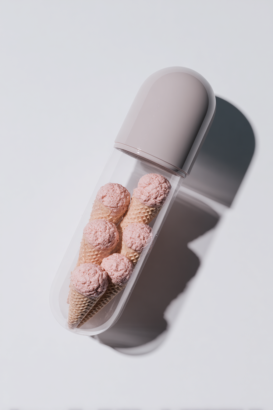 u6155336211_a_clean_studio_photo_of_a_capsule_with_little_ice_eda1701f-dcc7-413e-be6e-43545061c2fb_2.png