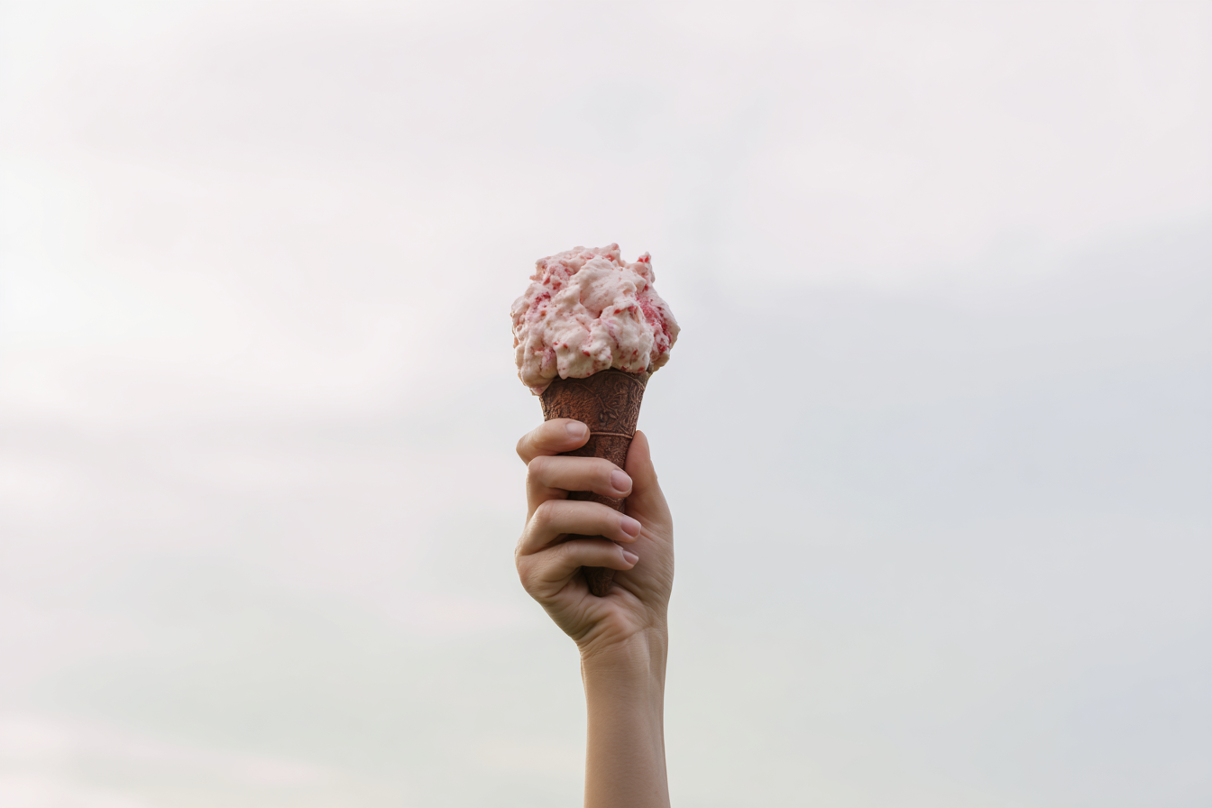 u6155336211_A_realistic_young_womans_hand_positioned_at_the_c_6d9b19e2-cd35-40a8-a87c-e299ba0cafe3_0.png
